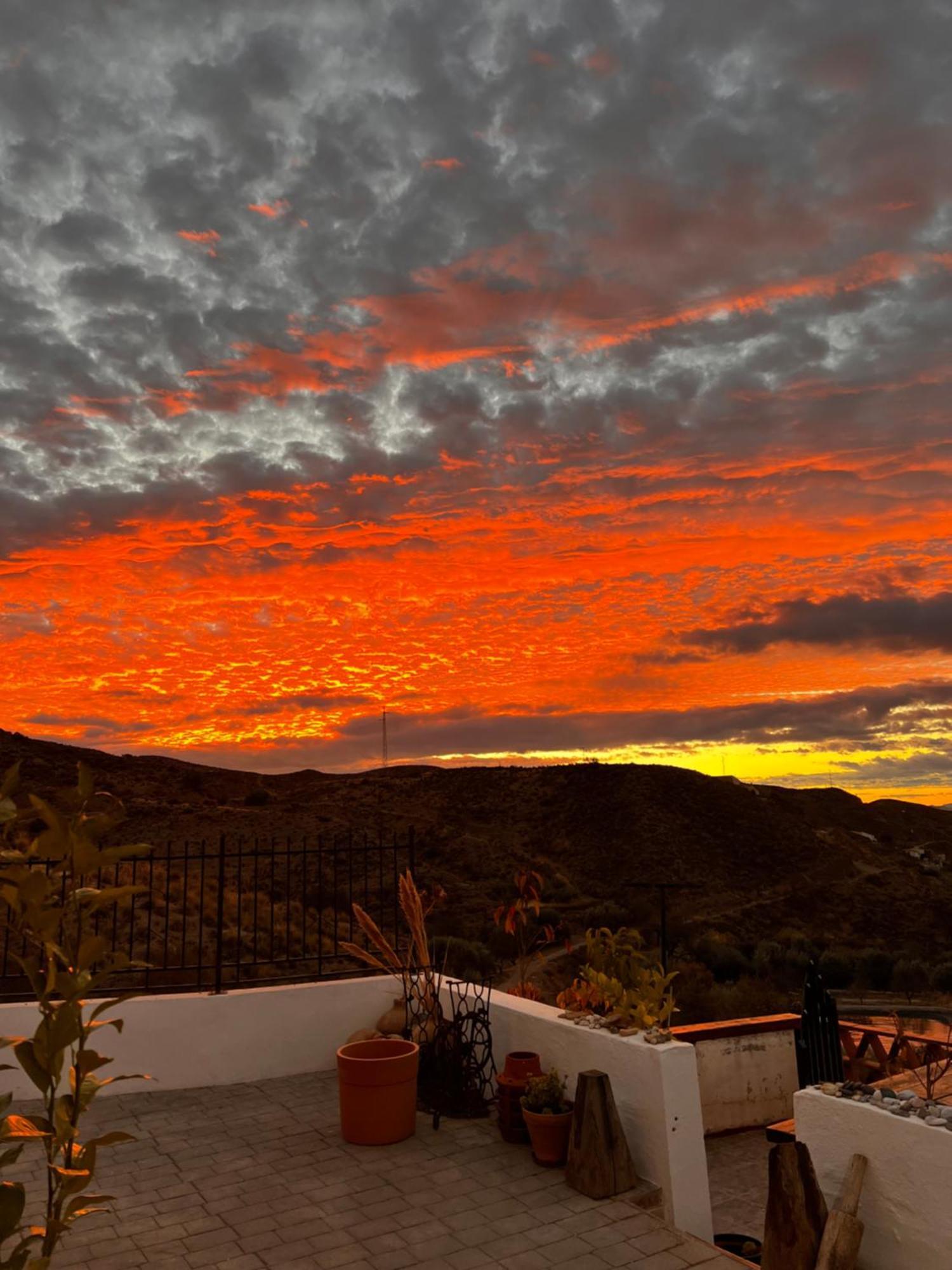 Rambla Retreats Apartment Rojo With Shared Pool & Hot Tub Stunning Views In Oria المظهر الخارجي الصورة